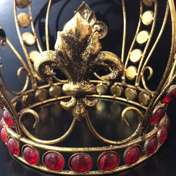 Large Home Decor Gold Crown - Picture 4 of 16